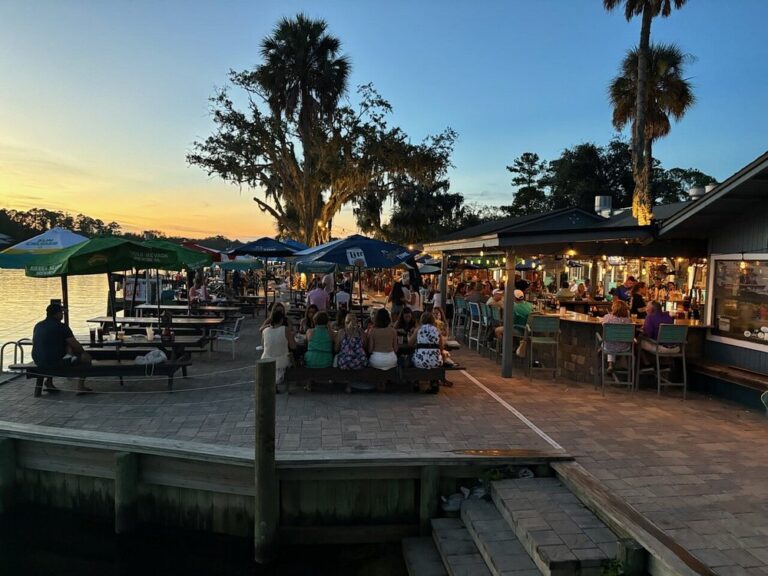 palm valley outdoors 768x576